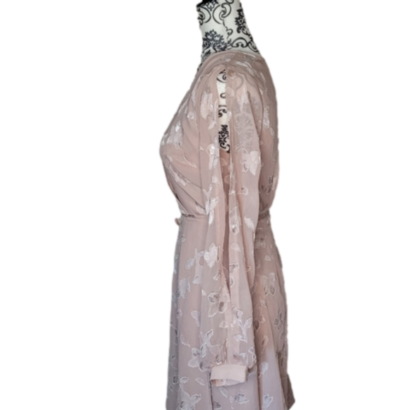 ASTR The Label Champagne Rose wrap mini dress size small - Picture 5 of 16